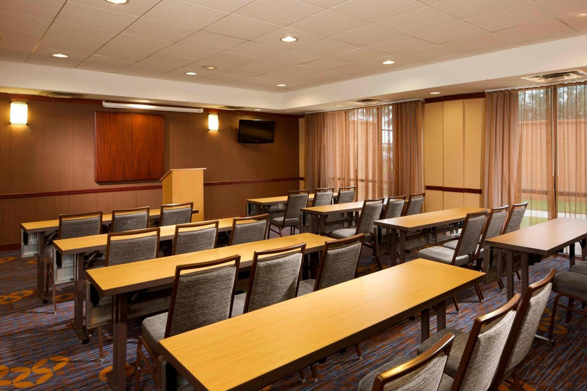 Courtyard By Marriott Brownsville Exteriör bild