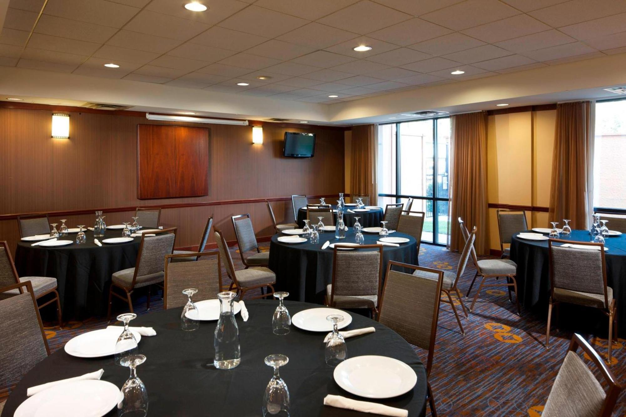 Courtyard By Marriott Brownsville Exteriör bild